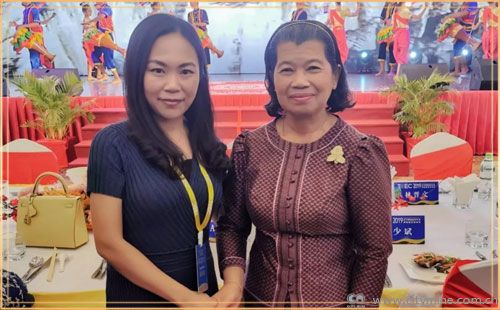 王璇女士与柬埔寨副首相棉森婉亲切合影